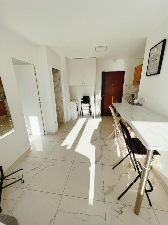Apartment Near Subway And Supermarket Paris Exterior photo