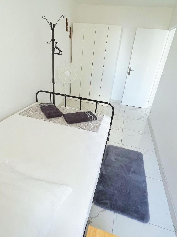 Apartment Near Subway And Supermarket Paris Exterior photo