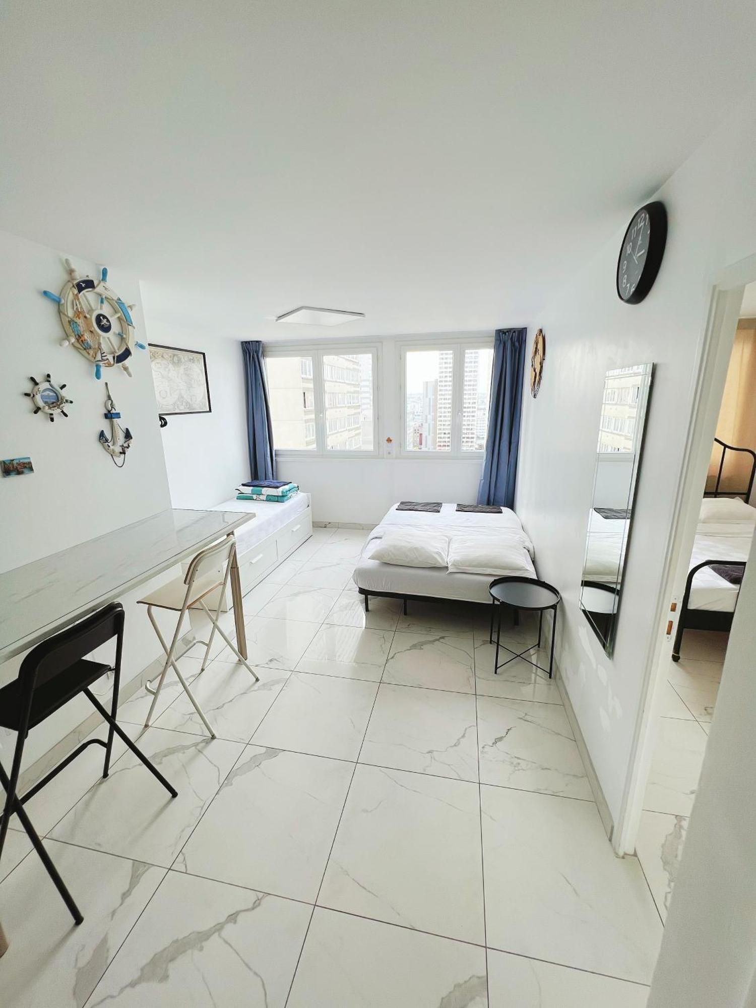 Apartment Near Subway And Supermarket Paris Exterior photo